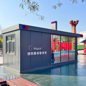 景區(qū)便民服務(wù)警務(wù)室，為游客提供方便服務(wù)